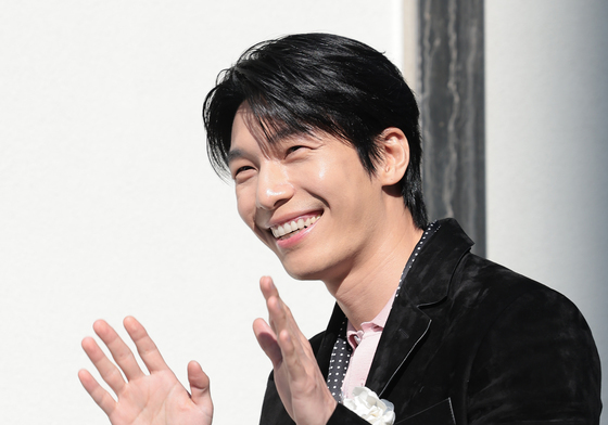 위하준, 찜통더위 날라는 시원한 미소