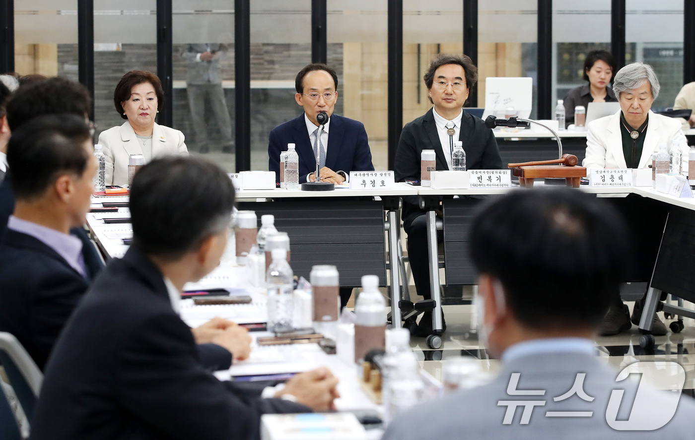 (대구=뉴스1) 공정식 기자 = 추경호 대구시장 당선인이 24일 오후 대구 남구 영남대학교병원의과대학에서 열린 AI·바이오 메디시티대구협의회 간담회에서 발언하고 있다. 2026.6 …