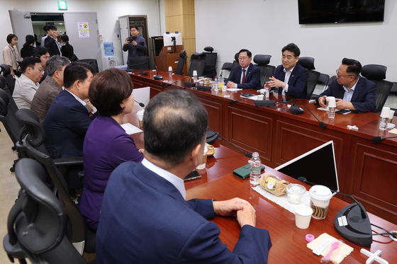 국힘 개혁파 "장동혁 재선거 주장은 해당행위"…사퇴 재요구