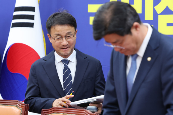 원내대책회의 참석하는 한병도