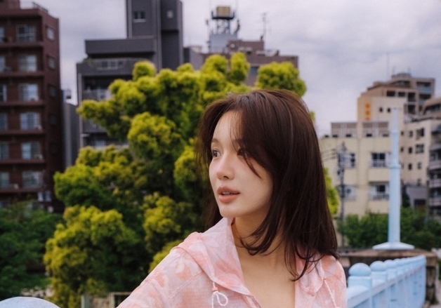 올리비아로렌, 장마철 겨냥 '레브' 멀티웨이 스타일링 제안