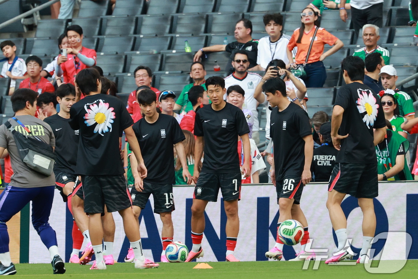 (몬테레이(멕시코)=뉴스1) 임세영 기자 = 대한민국 축구국가대표팀 손흥민이 24일(현지시간) 멕시코 몬테레이 스타디움에서 열린 2026 북중미 월드컵 A조 조별리그 3차전 대한민 …