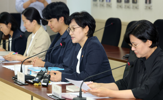 양성평등 전체회의 주재하는 원민경 장관