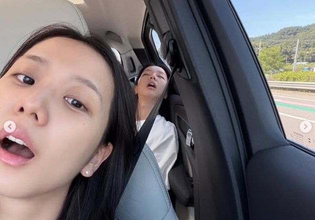 블핑 지수, 입벌리고 자는 혜리와 셀카…정호연까지 '찐친' 인증 [N샷]