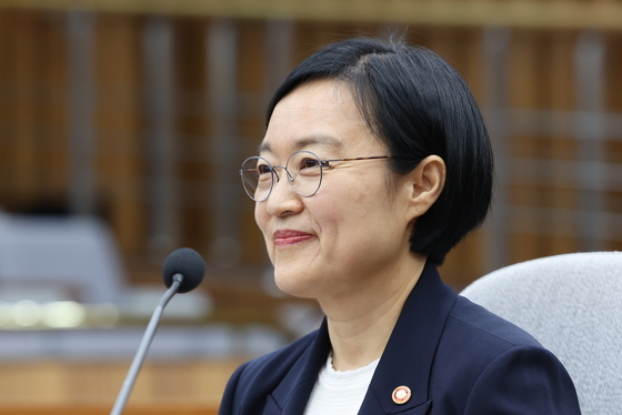 미소 짓는 한성숙 후보자