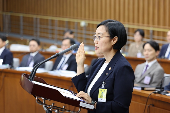 청문회 선서하는 한성숙 후보자