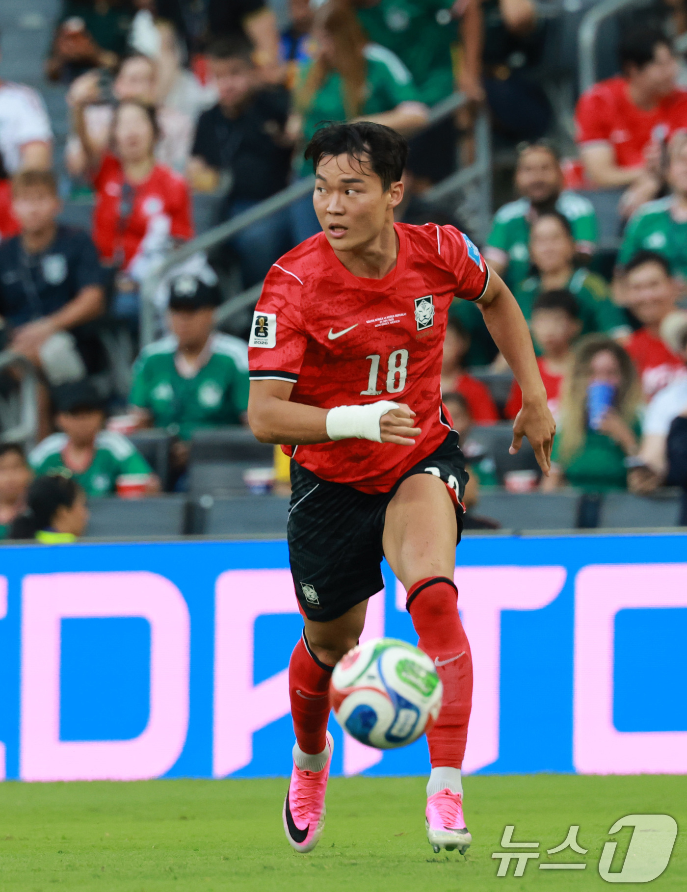 (몬테레이(멕시코)=뉴스1) 임세영 기자 = 대한민국 축구국가대표팀 오현규가 24일(현지시간) 멕시코 몬테레이 스타디움에서 열린 2026 북중미 월드컵 A조 조별리그 3차전 대한민 …