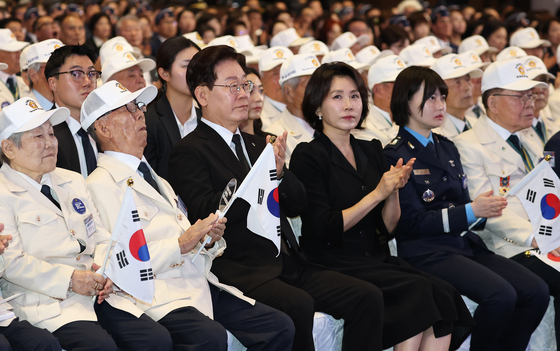 李대통령 "강력한 국방력으로 평화의 한반도 반드시 만들 것"