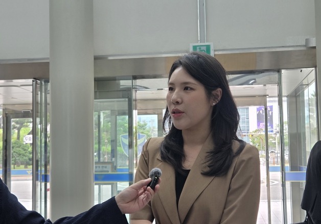 '이원택 식사비 대납 의혹'…김슬지 도의원 경찰 3차 조사