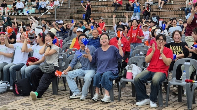 평일 아침 달군 울산의 "대~한민국"…야속한 0-1 패배에 탄식