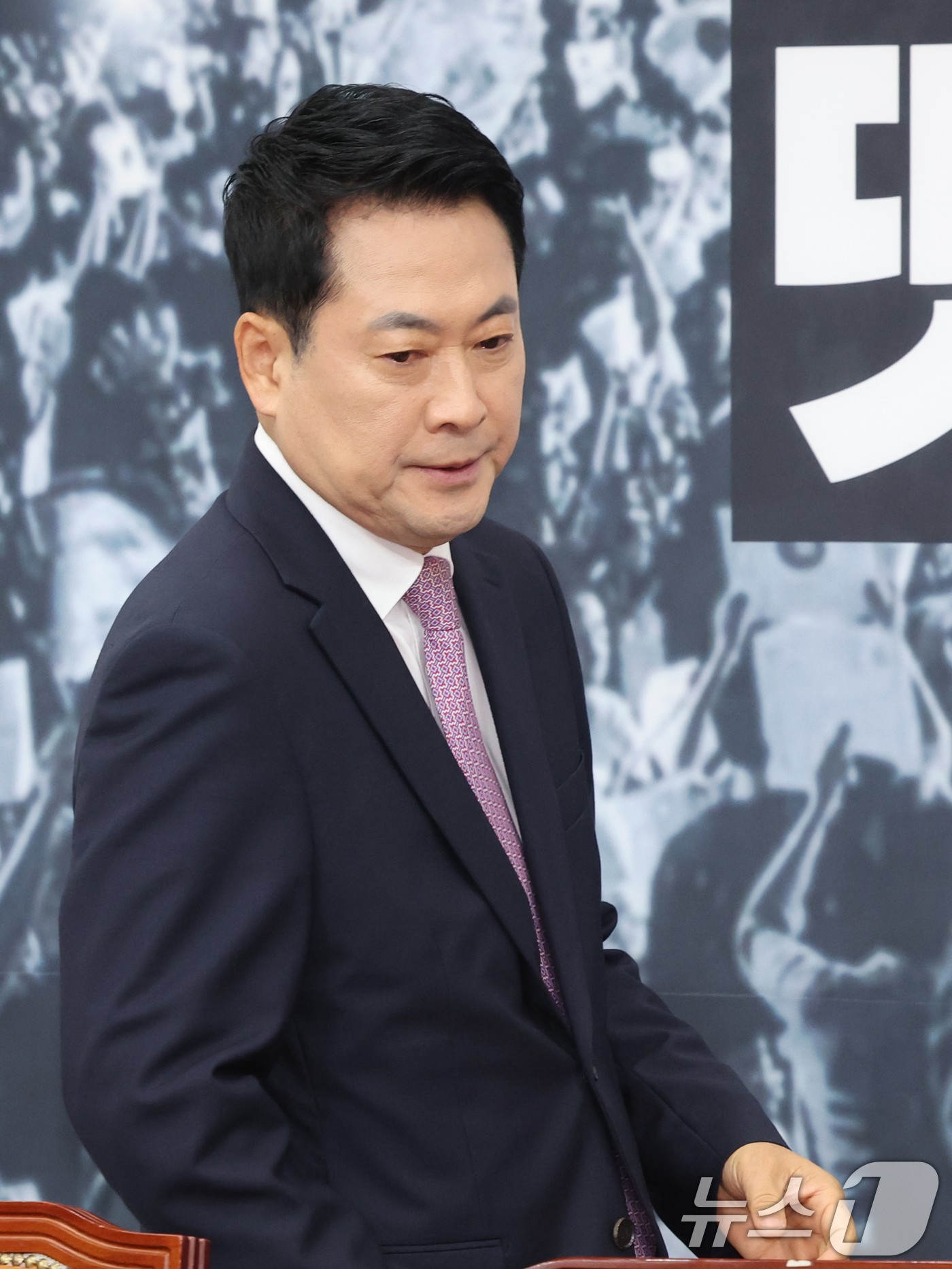 (서울=뉴스1) 황기선 기자 = 장동혁 국민의힘 대표가 25일 오전 서울 여의도 국회에서 열린 최고위원회의에 참석하고 있다.  2026.6.25/뉴스1