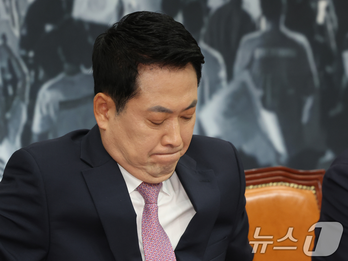(서울=뉴스1) 황기선 기자 = 장동혁 국민의힘 대표가 25일 오전 서울 여의도 국회에서 열린 최고위원회의에서 생각에 잠겨 있다.  2026.6.25/뉴스1