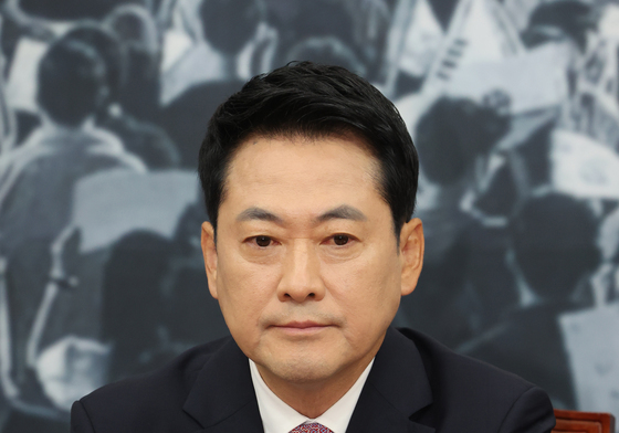 생각에 잠긴 장동혁 대표