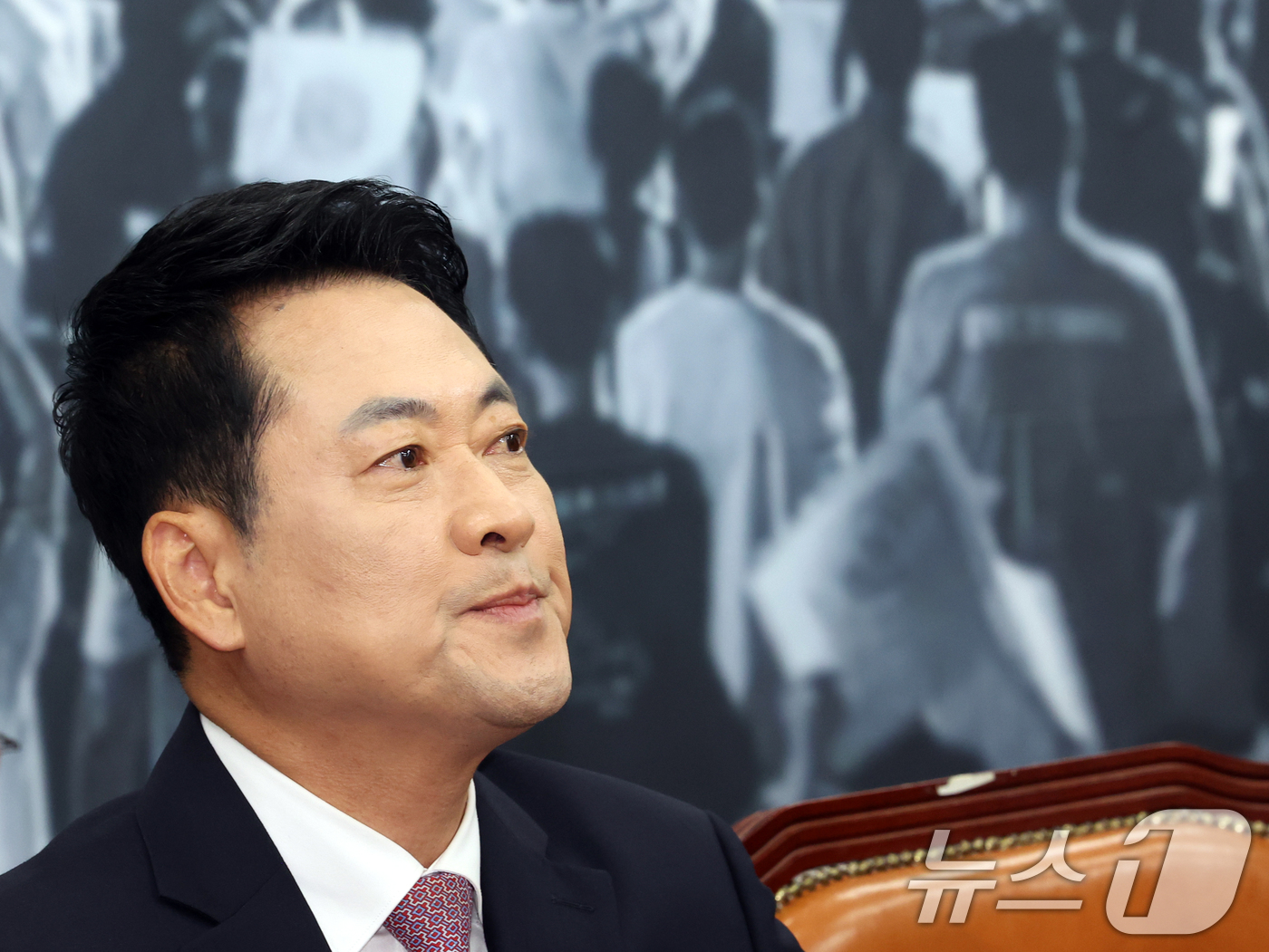 (서울=뉴스1) 황기선 기자 = 장동혁 국민의힘 대표가 25일 오전 서울 여의도 국회에서 열린 최고위원회의에서 생각에 잠겨 있다.  2026.6.25/뉴스1