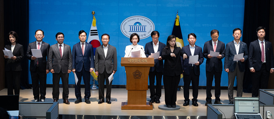광주전남 제2국가 반도체 클러스터 조성 추진 관련 기자회견하는 국힘 대구경북 의원들