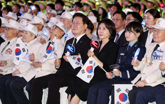 기념공연 관람하는 이재명 대통령·김혜경 여사