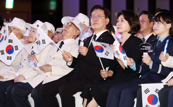 기념공연 관람하는 이재명 대통령·김혜경 여사