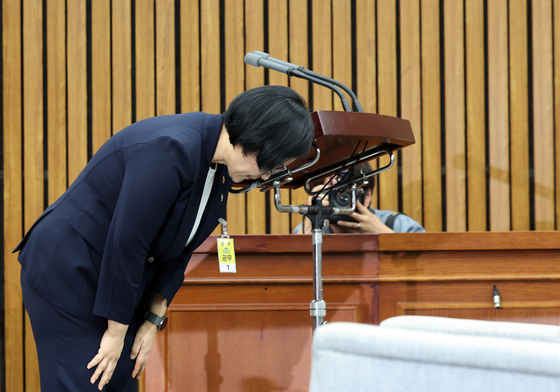 인사하는 한성숙 후보자