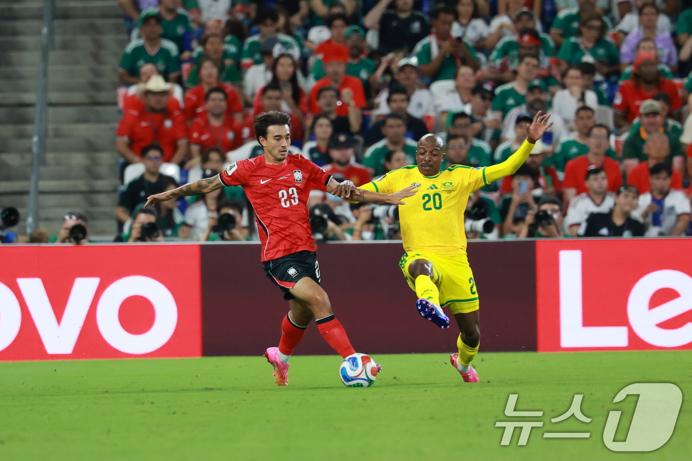 (몬테레이(멕시코)=뉴스1) 임세영 기자 = 대한민국 축구국가대표 옌스 카스트로프가 24일(현지시간) 멕시코 몬테레이 스타디움에서 열린 2026 북중미 월드컵 A조 조별리그 3차전 …