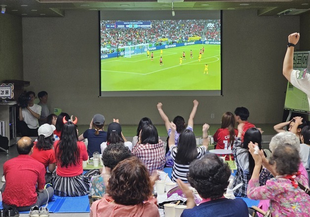 슈팅엔 함성, 위기엔 탄식…창원서 펼쳐진 월드컵 공동응원