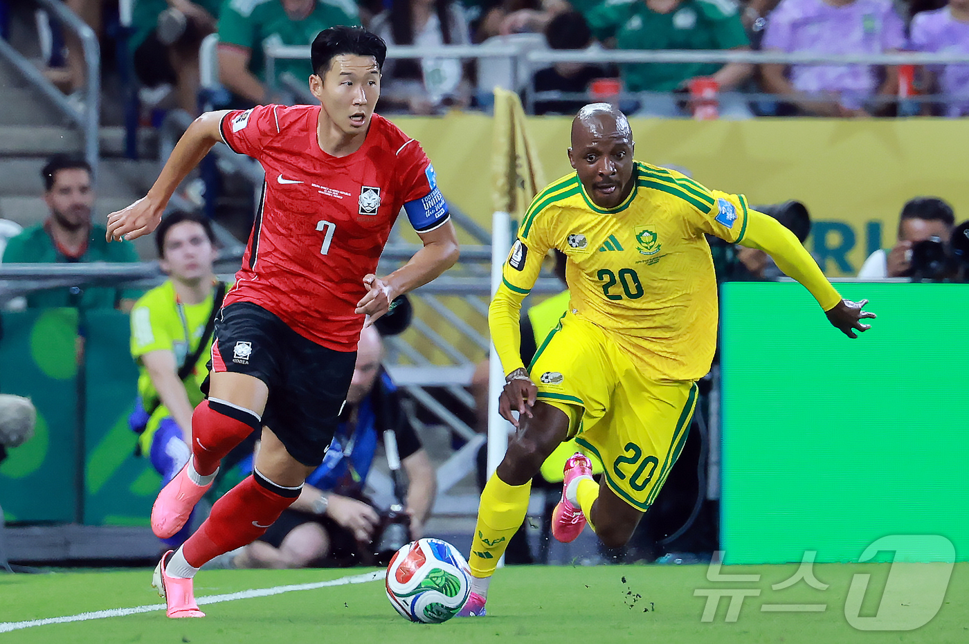 (몬테레이(멕시코)=뉴스1) 임세영 기자 = 대한민국 축구국가대표팀 손흥민이 24일(현지시간) 멕시코 몬테레이 스타디움에서 열린 2026 북중미 월드컵 A조 조별리그 3차전 대한민 …