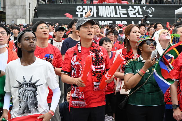 오세훈 '6·25 참전국' 남아공 주한대사와 월드컵 응원