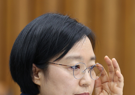 인사청문회 출석한 한성숙
