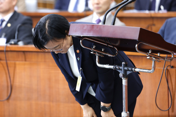 인사하는 한성숙 후보자