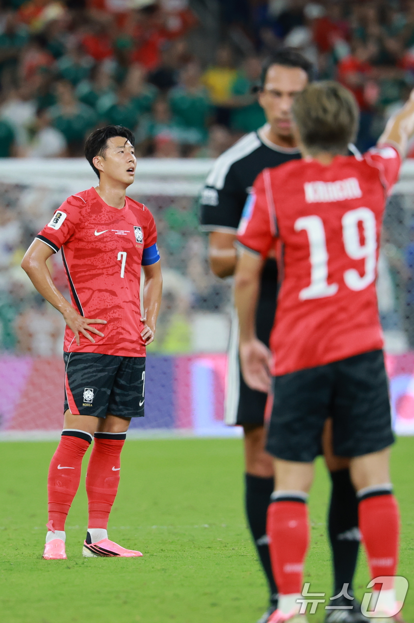(몬테레이(멕시코)=뉴스1) 임세영 기자 = 대한민국 축구국가대표팀 손흥민이 24일(현지시간) 멕시코 몬테레이 스타디움에서 열린 2026 북중미 월드컵 A조 조별리그 3차전 대한민 …