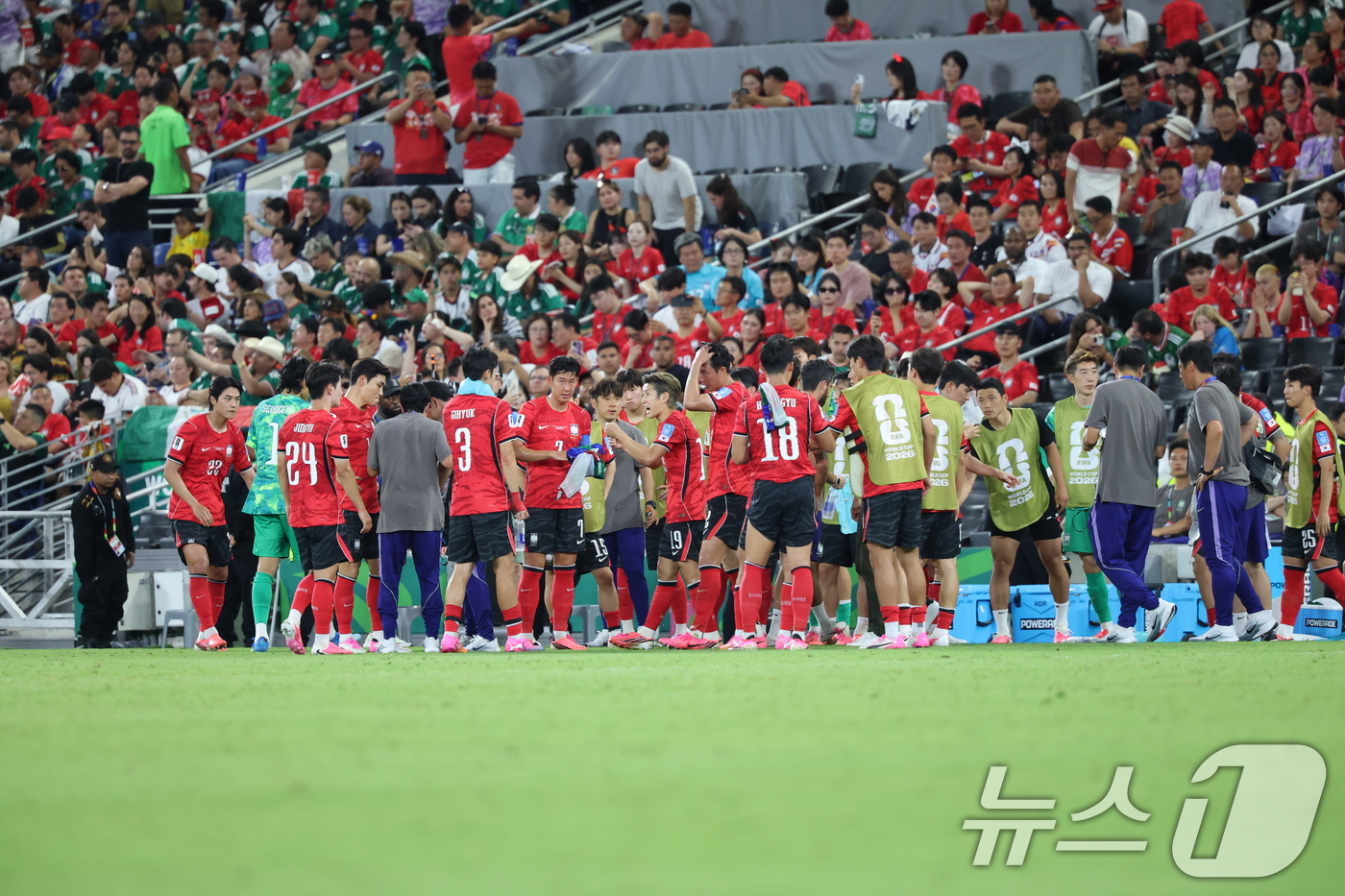 (몬테레이(멕시코)=뉴스1) 박지혜 기자 = 대한민국 축구국가대표팀 손흥민을 비롯한 선수들이 24일(현지시간) 멕시코 몬테레이 스타디움에서 열린 2026 북중미 월드컵 A조 조별리 …