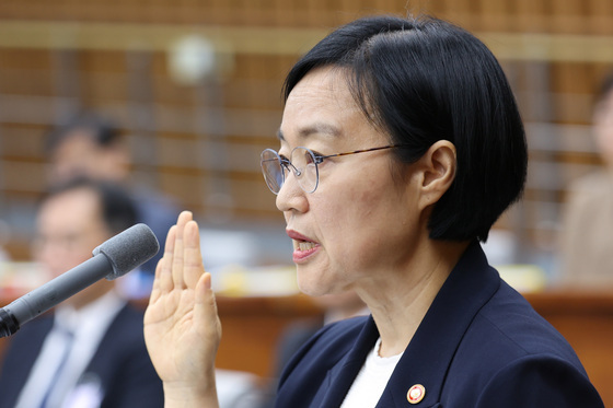 증인 선서하는 한성숙 국무총리 후보자