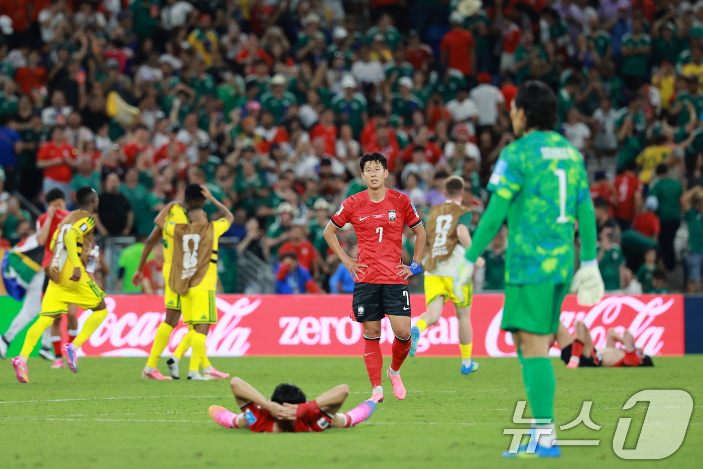 (몬테레이(멕시코)=뉴스1) 임세영 기자 = 대한민국 축구국가대표팀 선수들이 24일(현지시간) 멕시코 몬테레이 스타디움에서 열린 2026 북중미 월드컵 A조 조별리그 3차전 대한민 …