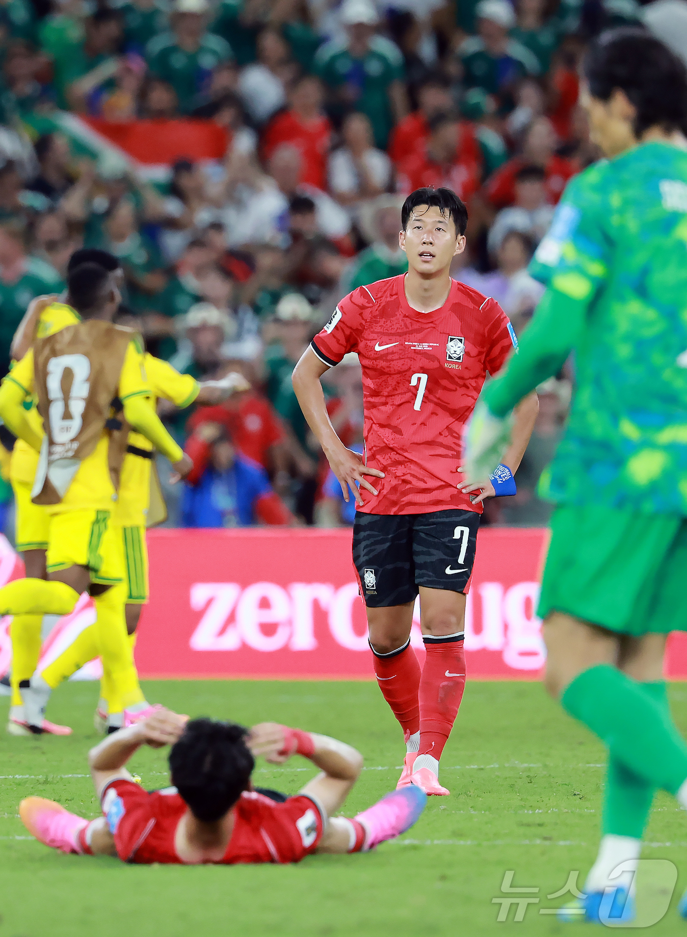 (몬테레이(멕시코)=뉴스1) 임세영 기자 = 대한민국 축구국가대표팀 손흥민이 24일(현지시간) 멕시코 몬테레이 스타디움에서 열린 2026 북중미 월드컵 A조 조별리그 3차전 대한민 …