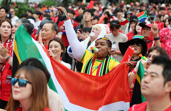 자국팀 응원하는 남아공 축구팬들
