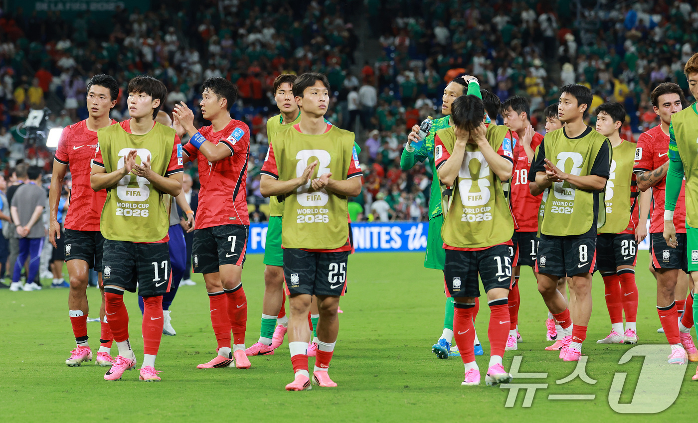 (몬테레이(멕시코)=뉴스1) 임세영 기자 = 대한민국 축구국가대표팀 손흥민을 비롯한 선수들이 24일(현지시간) 멕시코 몬테레이 스타디움에서 열린 2026 북중미 월드컵 A조 조별리 …