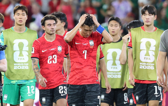 '최악의 졸전' 한국, 남아공에 0-1 패배…'조 3위'로 32강행 불투명(종합)