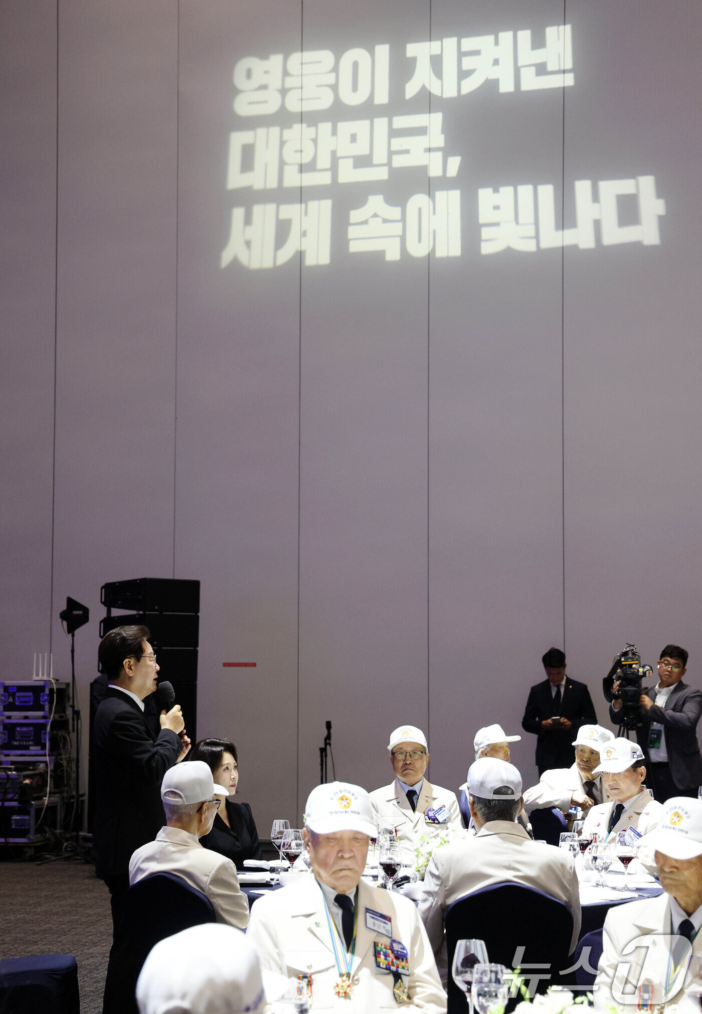 (수원=뉴스1) 이재명 기자 = 이재명 대통령이 25일 경기 수원 영통구 수원컨벤션센터에서 열린 6·25 전쟁 제76주년 위로연에서 발언을 하고 있다. (청와대통신사진기자단) 20 …