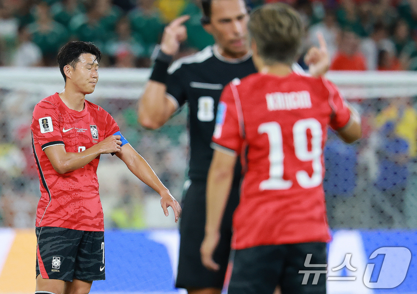 (몬테레이(멕시코)=뉴스1) 임세영 기자 = 대한민국 축구국가대표팀 송흥민이 24일(현지시간) 멕시코 몬테레이 스타디움에서 열린 2026 북중미 월드컵 A조 조별리그 3차전 대한민 …