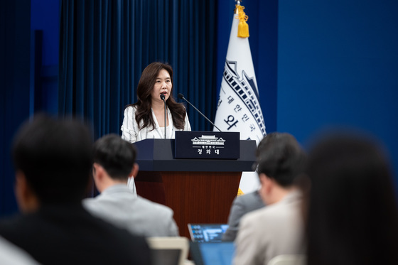 일정 브리핑 하는 강유정 수석대변인