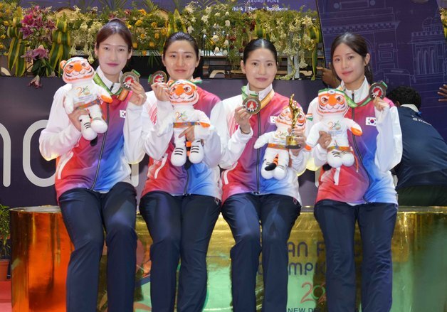'봉쇄 시위로 칼 빌려 출전' 펜싱 대표팀 전원 메달 '해피엔딩'