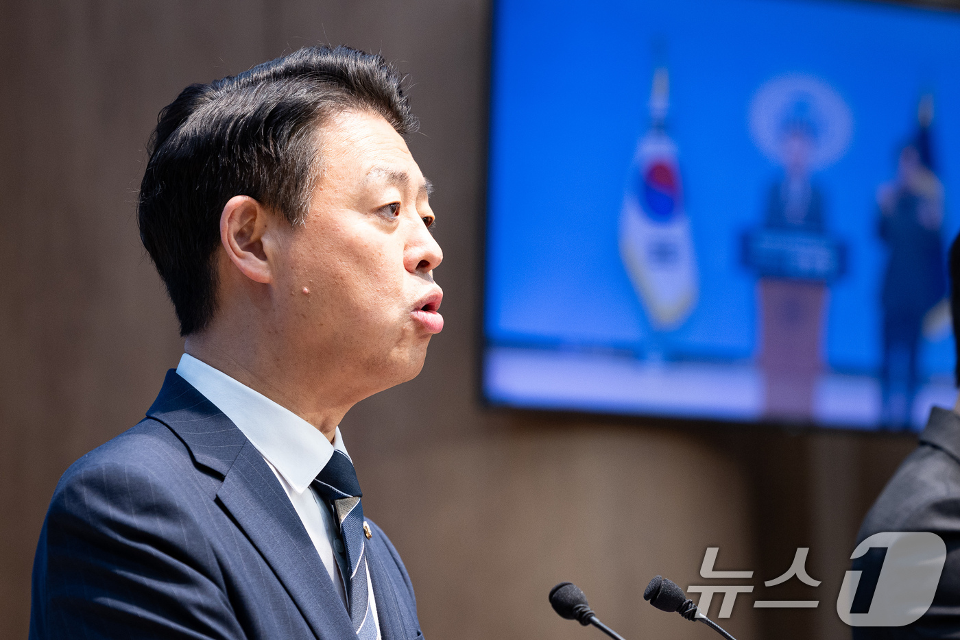 (서울=뉴스1) 유승관 기자 = 김영호 더불어민주당 의원이 25일 서울 여의도 국회 소통관에서 최고위원 출마 선언 기자회견을 하고 있다. 2026.6.25/뉴스1