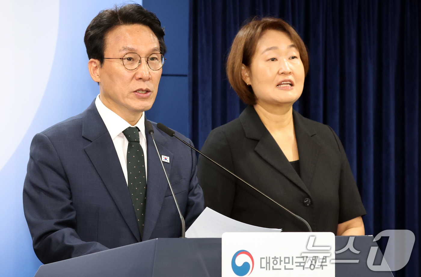 (서울=뉴스1) 김명섭 기자 = 김민석 국무총리가 25일 서울 종로구 세종대로 정부서울청사에서 정부의 검찰개혁 방향 관련 브리핑을 하고 있다.  2026.6.25/뉴스1