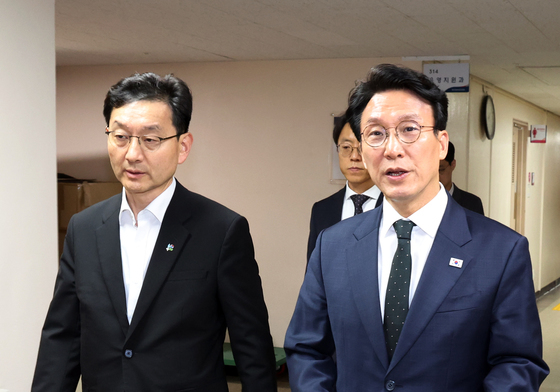 이동하는 김민석 총리