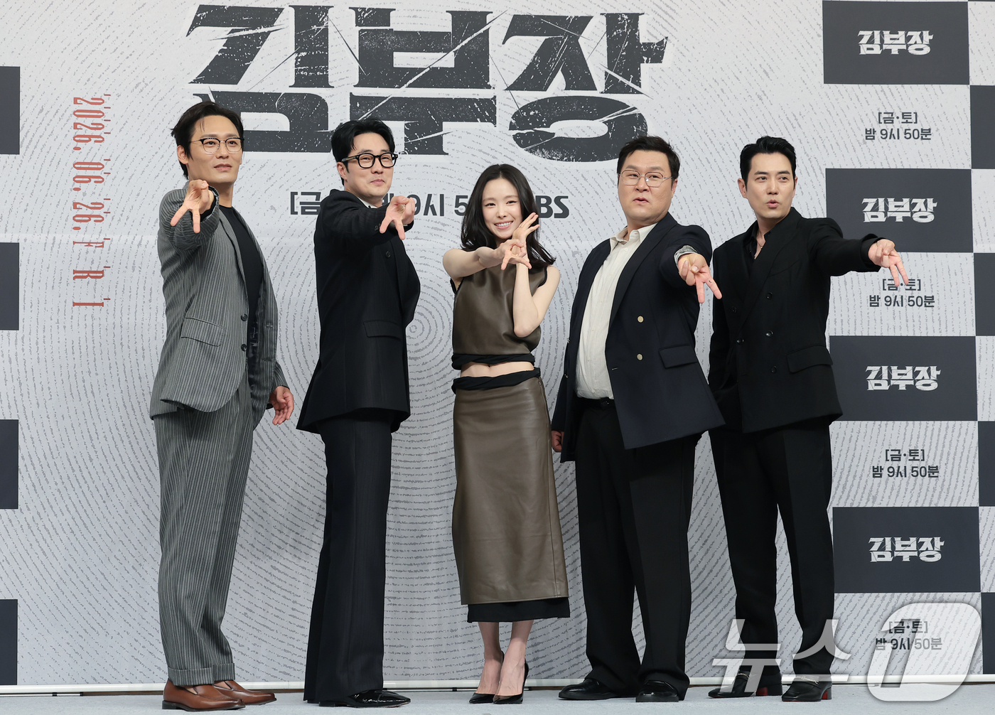 (서울=뉴스1) 권현진 기자 = 배우 최대훈(왼쪽부터)과 소지섭, 손나은, 윤경호, 주상욱이 25일 오후 서울 양천구 SBS 목동 사옥에서 열린 SBS 금토드라마 ‘김부장’(극본 …