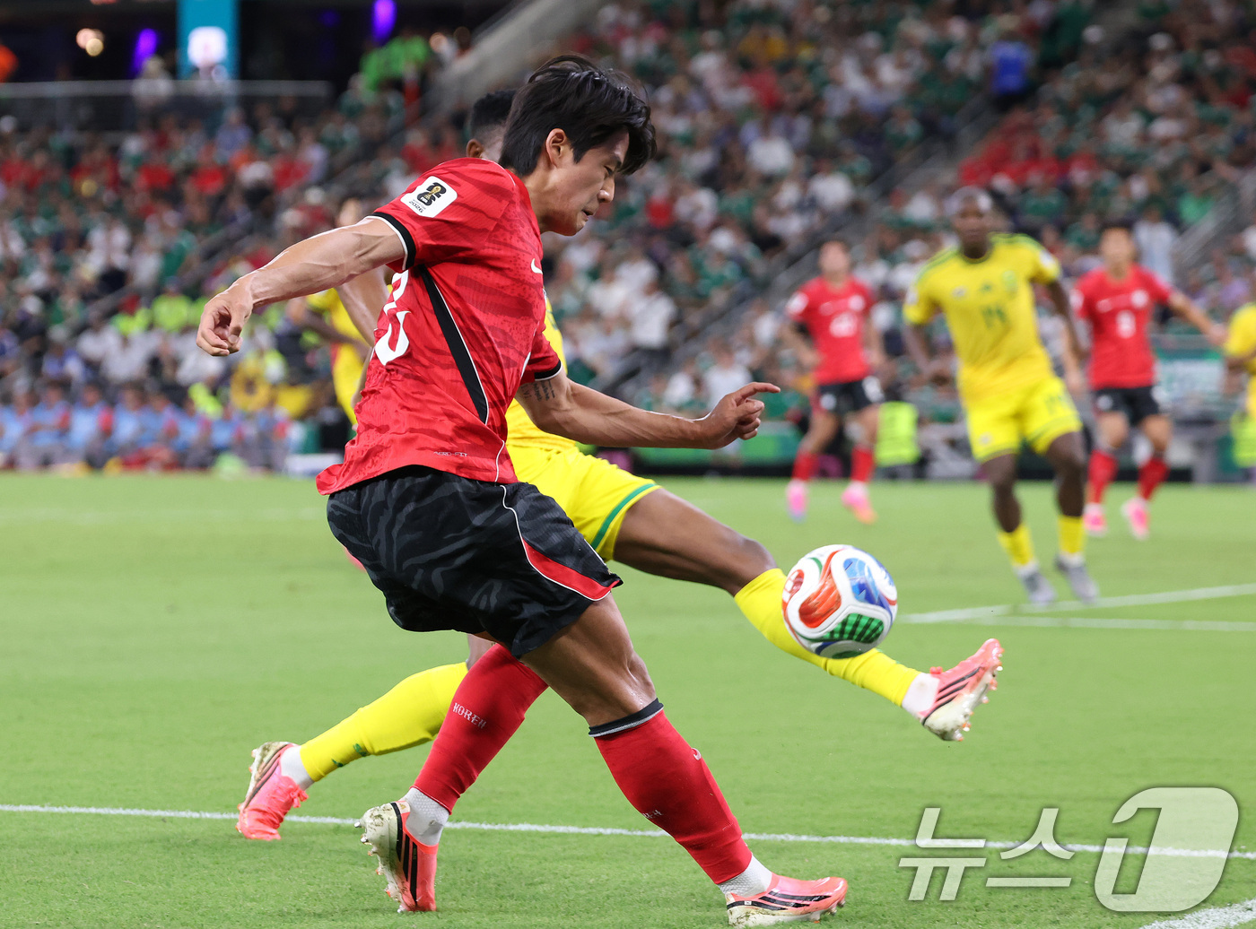 (몬테레이(멕시코)=뉴스1) 박지혜 기자 = 대한민국 축구국가대표팀 설영우가 24일(현지시간) 멕시코 몬테레이 스타디움에서 열린 2026 북중미 월드컵 A조 조별리그 3차전 대한민 …
