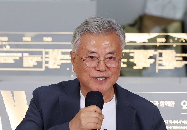 인사말 하는 문재인 전 대통령