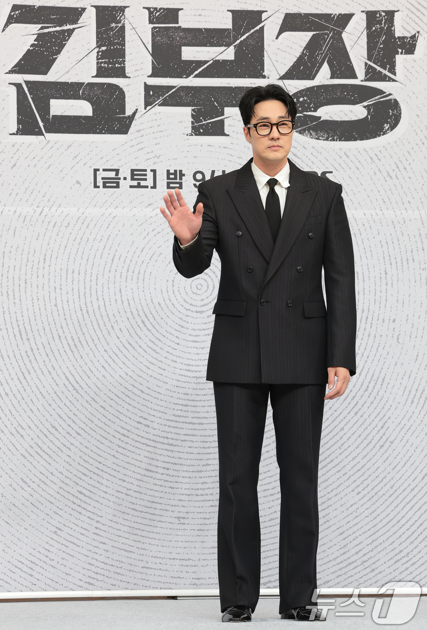 (서울=뉴스1) 권현진 기자 = 배우 소지섭이 25일 오후 서울 양천구 SBS 목동 사옥에서 열린 SBS 금토드라마 ‘김부장’(극본 남대중/연출 이승영) 제작발표회에 참석해 포즈를 …