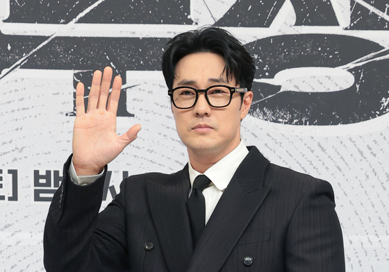 '김부장' 소지섭, 빛나는 손 인사