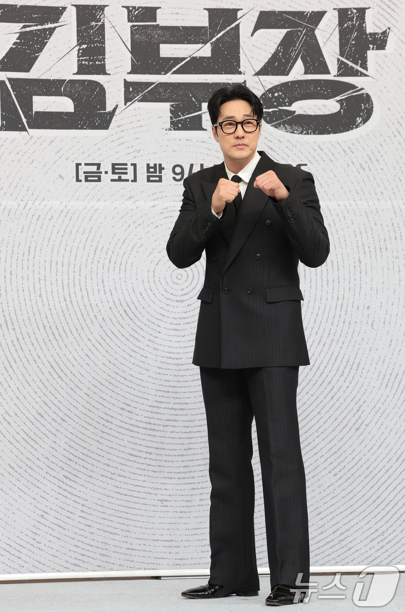(서울=뉴스1) 권현진 기자 = 배우 소지섭이 25일 오후 서울 양천구 SBS 목동 사옥에서 열린 SBS 금토드라마 ‘김부장’(극본 남대중/연출 이승영) 제작발표회에 참석해 포즈를 …