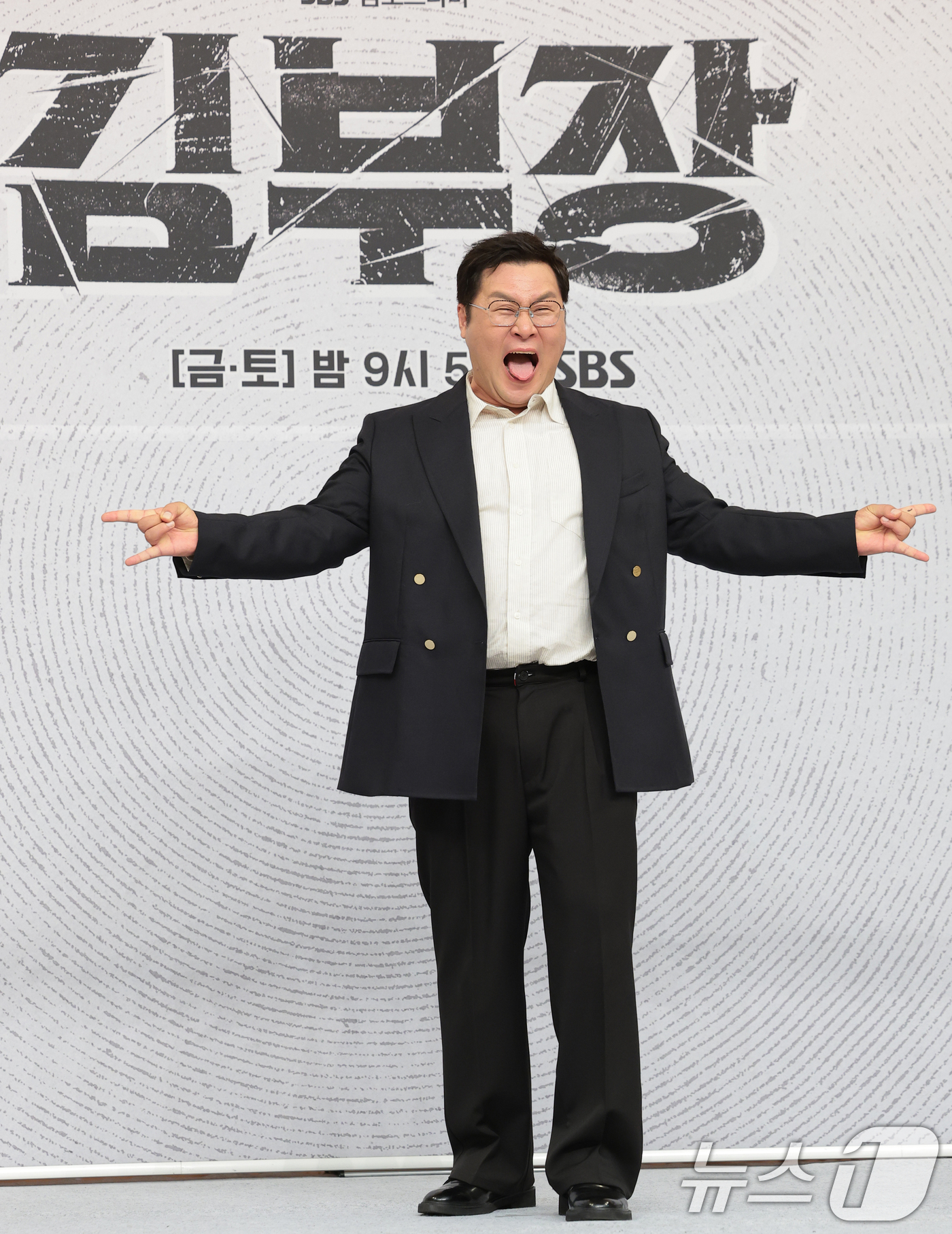 (서울=뉴스1) 권현진 기자 = 배우 윤경호가 25일 오후 서울 양천구 SBS 목동 사옥에서 열린 SBS 금토드라마 ‘김부장’(극본 남대중/연출 이승영) 제작발표회에 참석해 포즈를 …